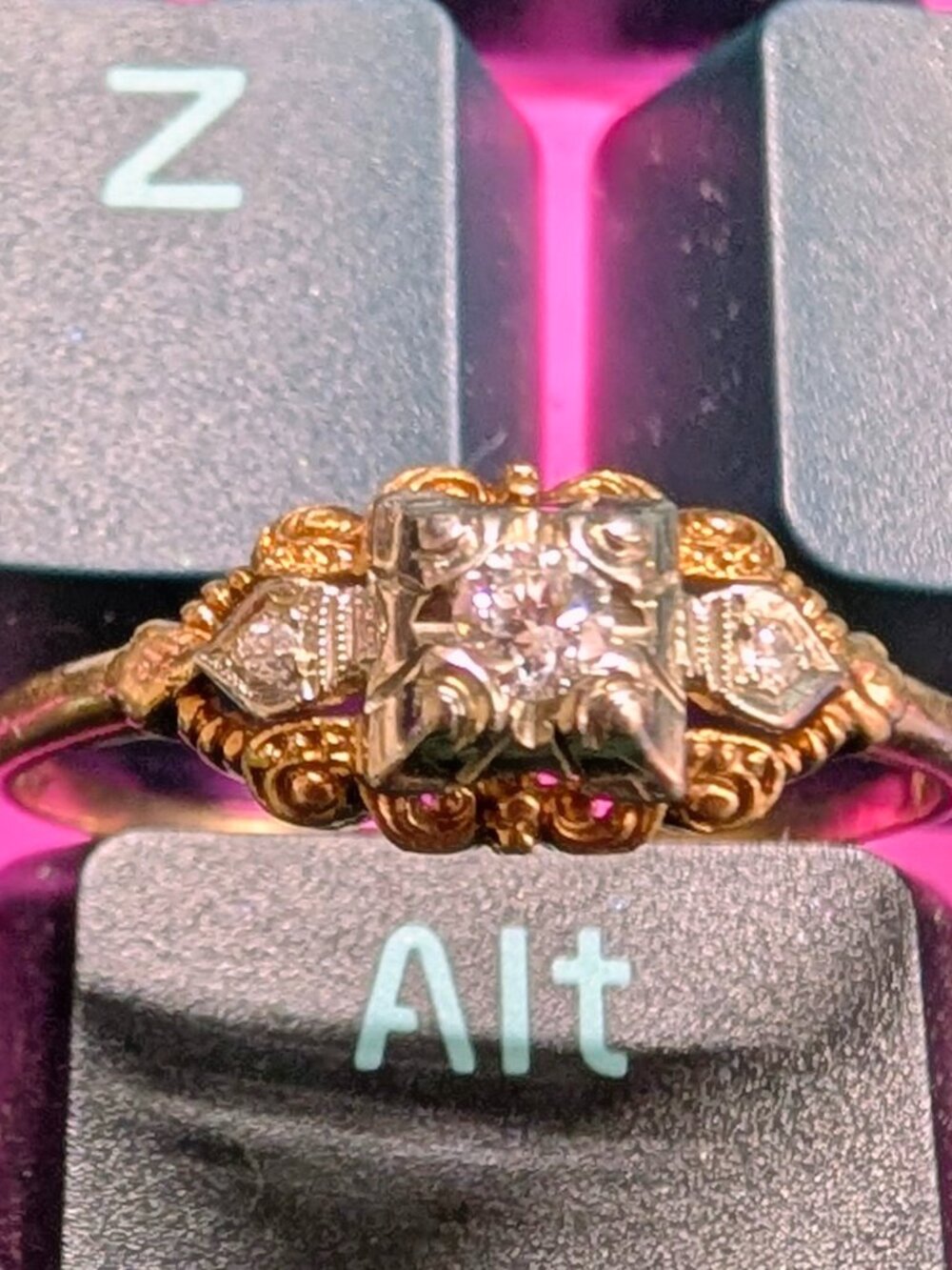 Vintage 1930s Art Deco 18K Yellow & White Gold Diamond Filigree Ring Size 8.5